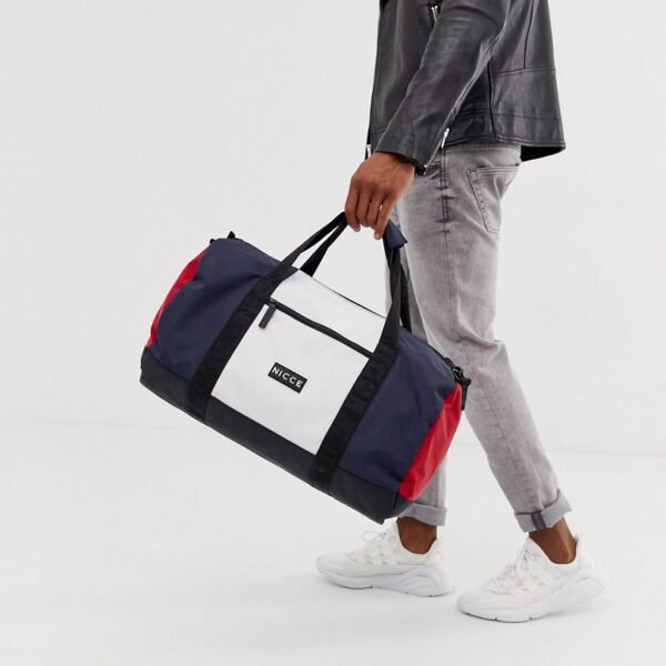 Nicce Holdall in Navy